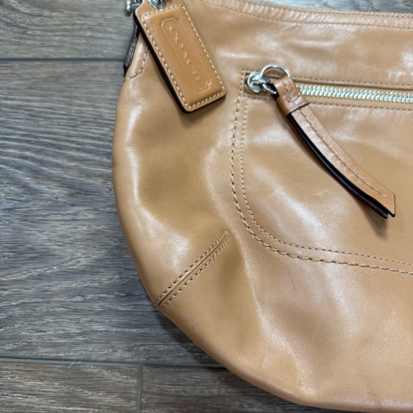 Vintage Coach Soho Tan Leather Hobo Shoulder Bag Zip Closure Pockets Designer - Picture 4 of 16